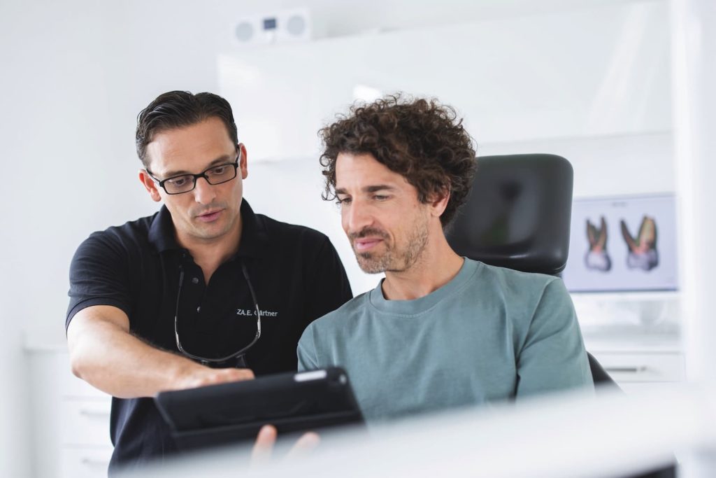 Weil der eigene Zahn unersetzlich ist: Moderne Wurzelkanalbehandlung, KI-Diagnostik und Zahnerhalt als Schlüssel für Longevity – Centrum für Zahnmedizin in Bergisch Gladbach.